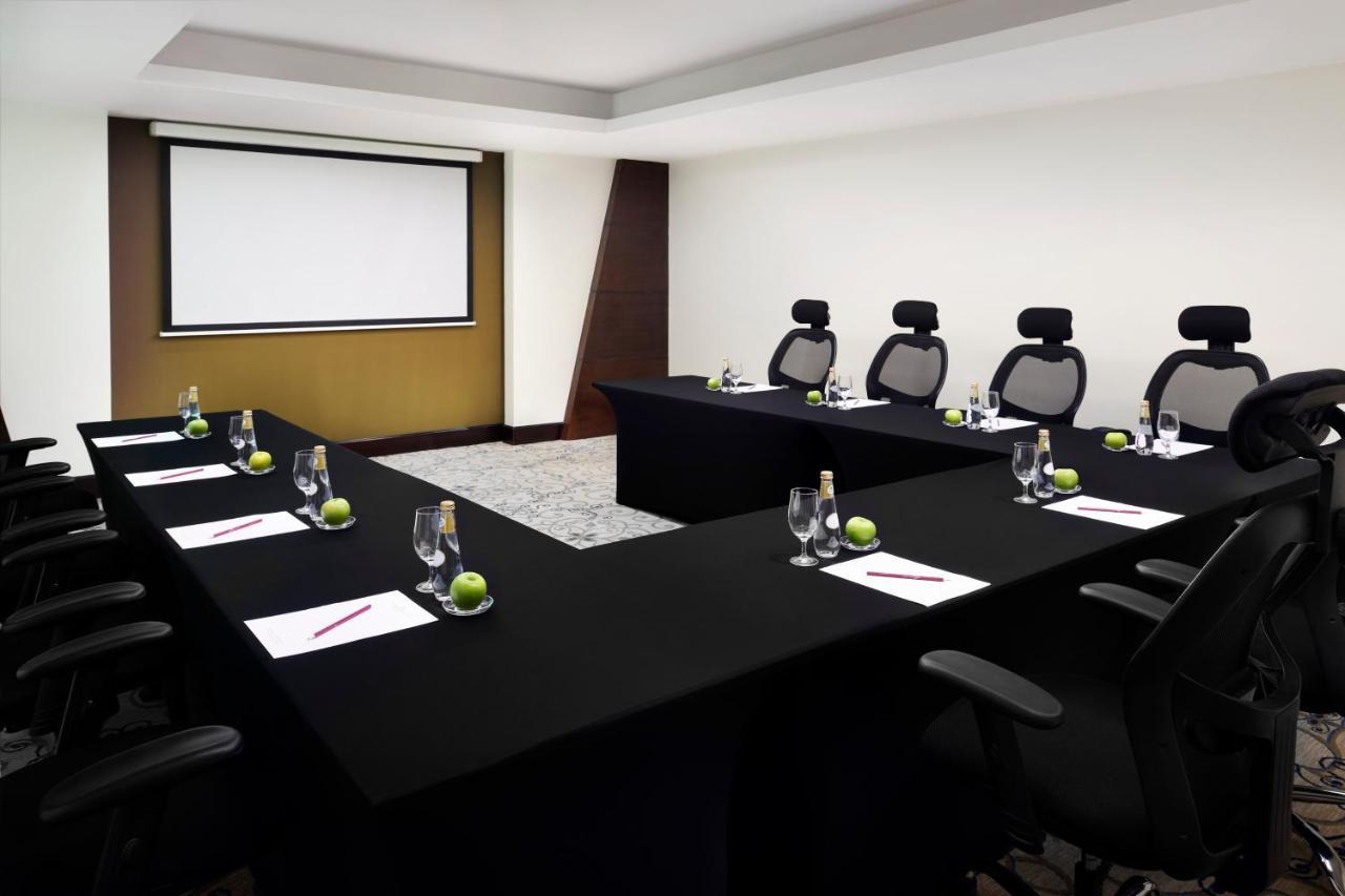 Crowne Plaza Riyadh Al Waha By Ihg Exterior photo